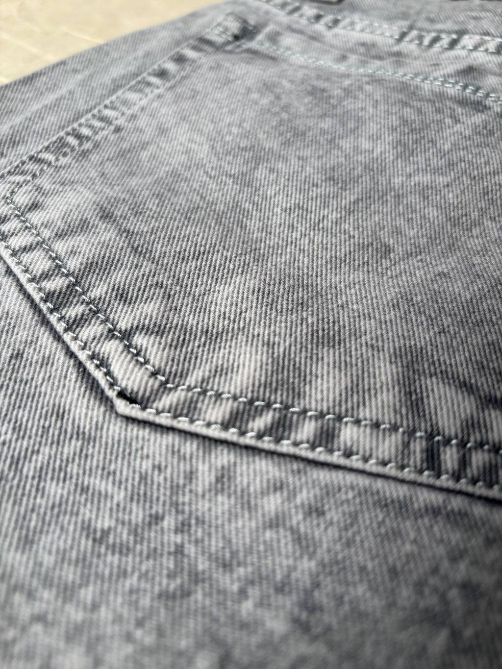 Larvexis Grey Washed Denim Jeans – Relaxed Fit